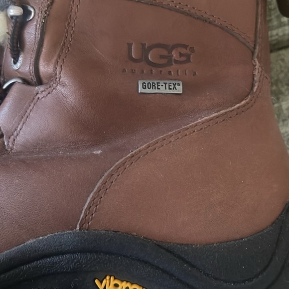 Men’s Uggs Winter Boots - Picture 4 of 9